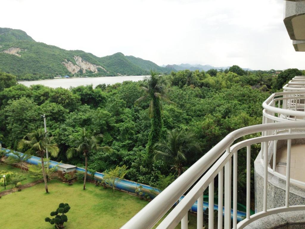 Hotel Kan Kanchanaburi Quarto foto
